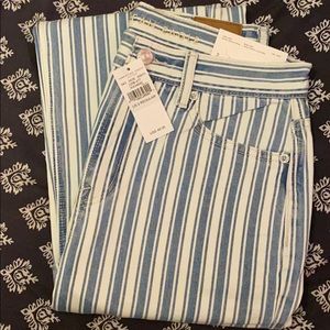 American Eagle Mom Jeans NWT.